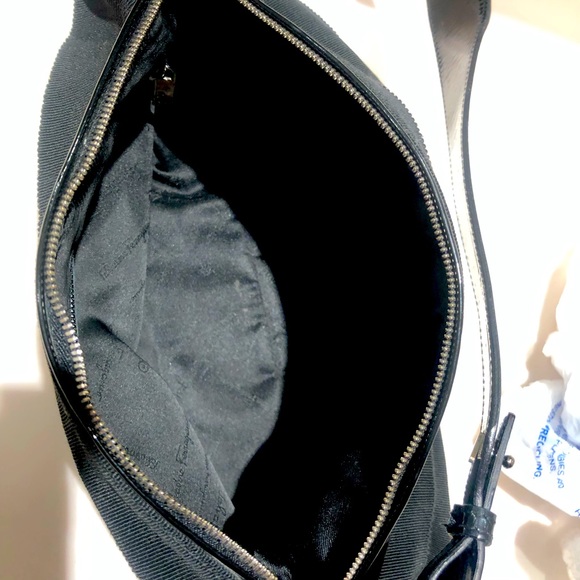 Salvatore Ferragamo black shoulder bag - Picture 4 of 8